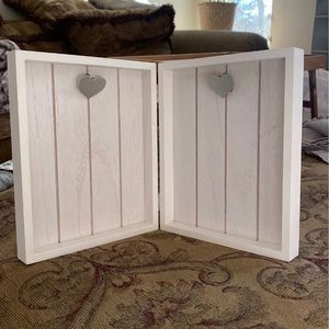 Folding picture holder